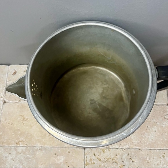 VINTAGE WEAREVER 3048
ALUMINUM COFFEE POT
Antique Kitchen Tea Cooker - Picture 10 of 13